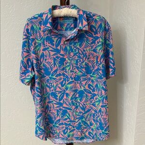 Men’s Chubbies shirt.